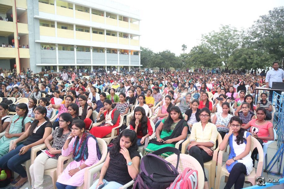 Seethamma-Andaalu-Raamayya-Sithraalu-Platinum-Disc-Function